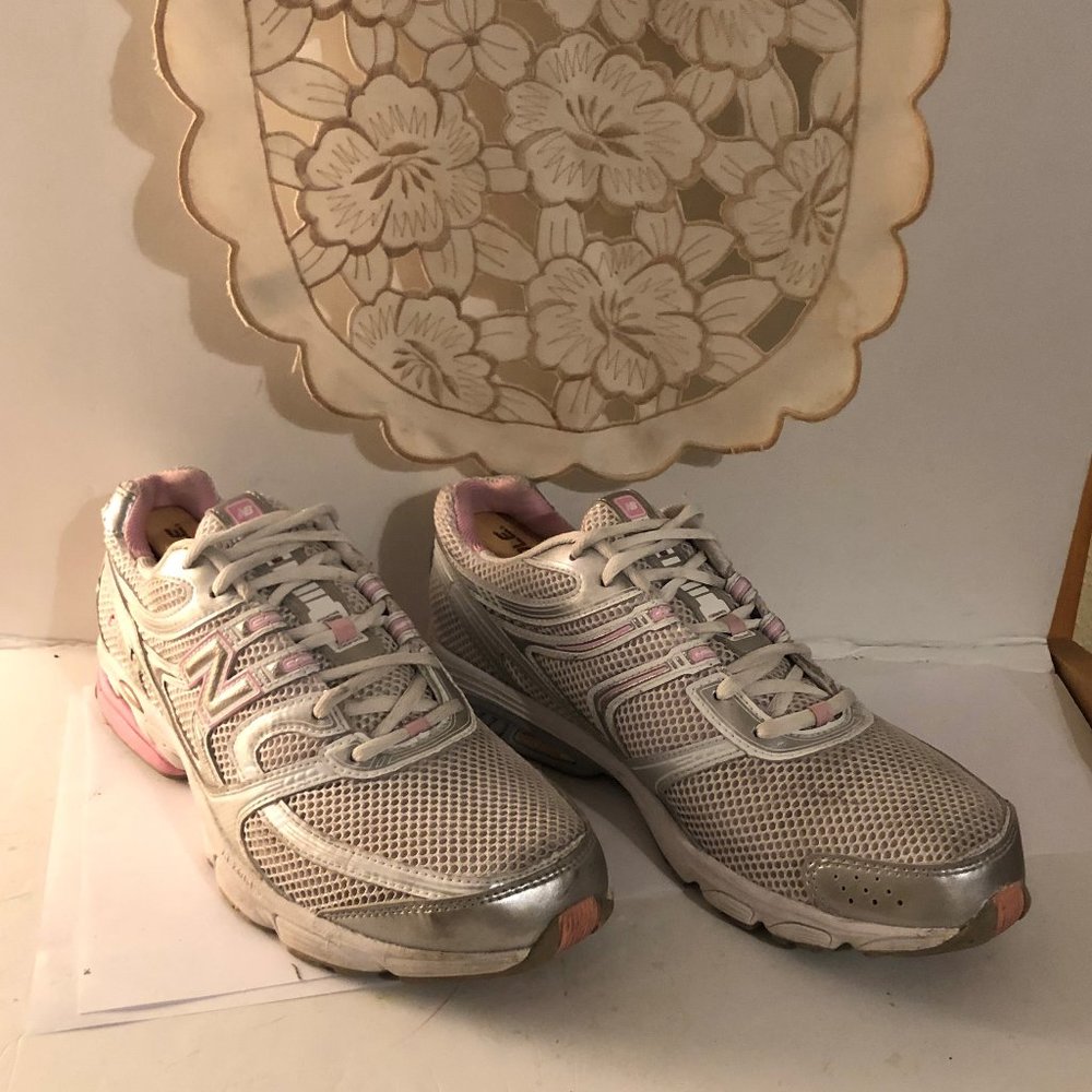 New Balance Susan G Koman Sneakers